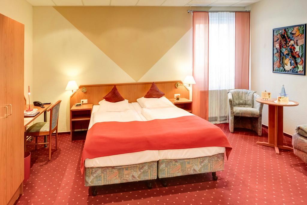 Hotel Restaurant Zum Werdersee Bremen Exterior photo